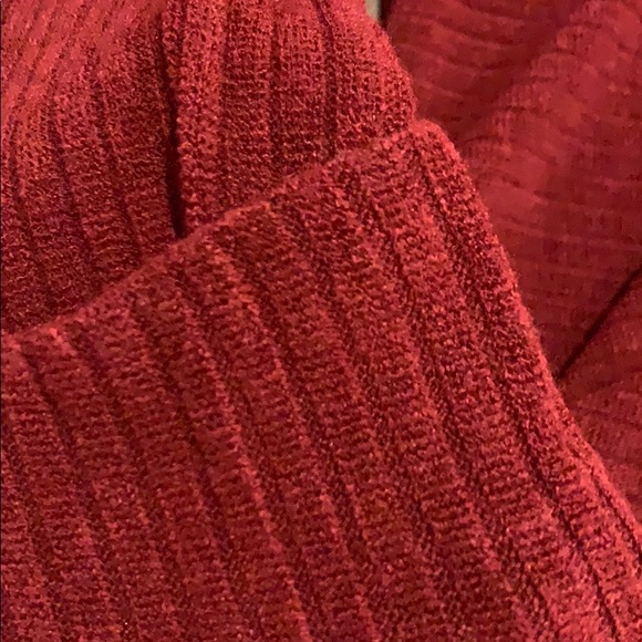 Essue Sweater - Picture 5 of 6